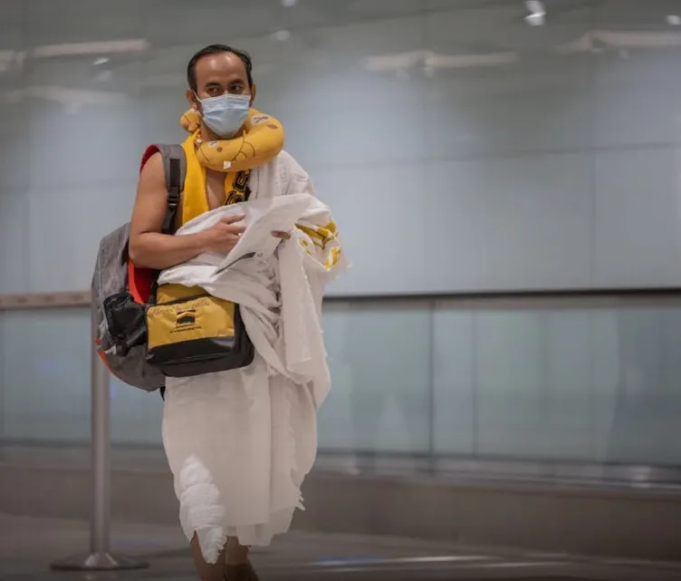 Yurt dışından gelen ilk umre grubu Suudi Arabistan'a ulaştı