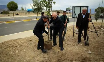 Şırnak’ta Yeşil bir çevre için 1400 fidan kampüs bahçesinde toprakla buluştu #sivas