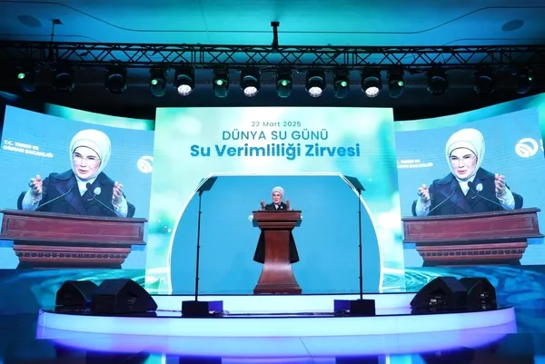 emine-erdogan-su-verimliligi-zirvesinde-konustu-musluktan-akan-su-85-milyonun-ortak-hayat-kaynagidir-1742657611259.jpg