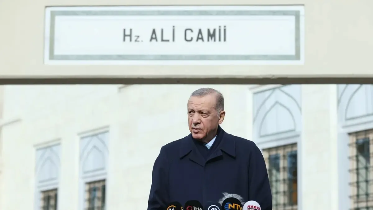 Başkan Erdoğan, cuma namazını Hz. Ali Camisi’nde kıldı Başkan Erdoğan, cuma namazını Hz. Ali Camisi’nde kıldı