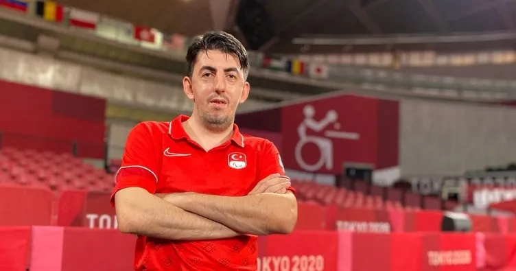 Paralimpik şampiyonu Abdullah Öztürk, formasını depremzedeler için açık artırmaya çıkardı