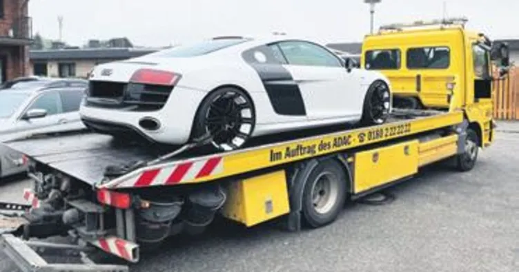 Tünelde 305 km hız yapanlar yakalandı