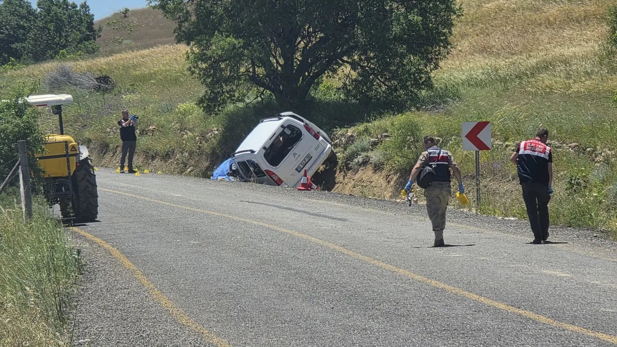 Arazi anlaşmazlığı yaşadığı ağabeyine pusu kurdu! Kaleşnikofla aracı taradı: 1 ölü, 2 yaralı Arazi anlaşmazlığı yaşadığı ağabeyine pusu kurdu! Kaleşnikofla aracı taradı: 1 ölü, 2 yaralı