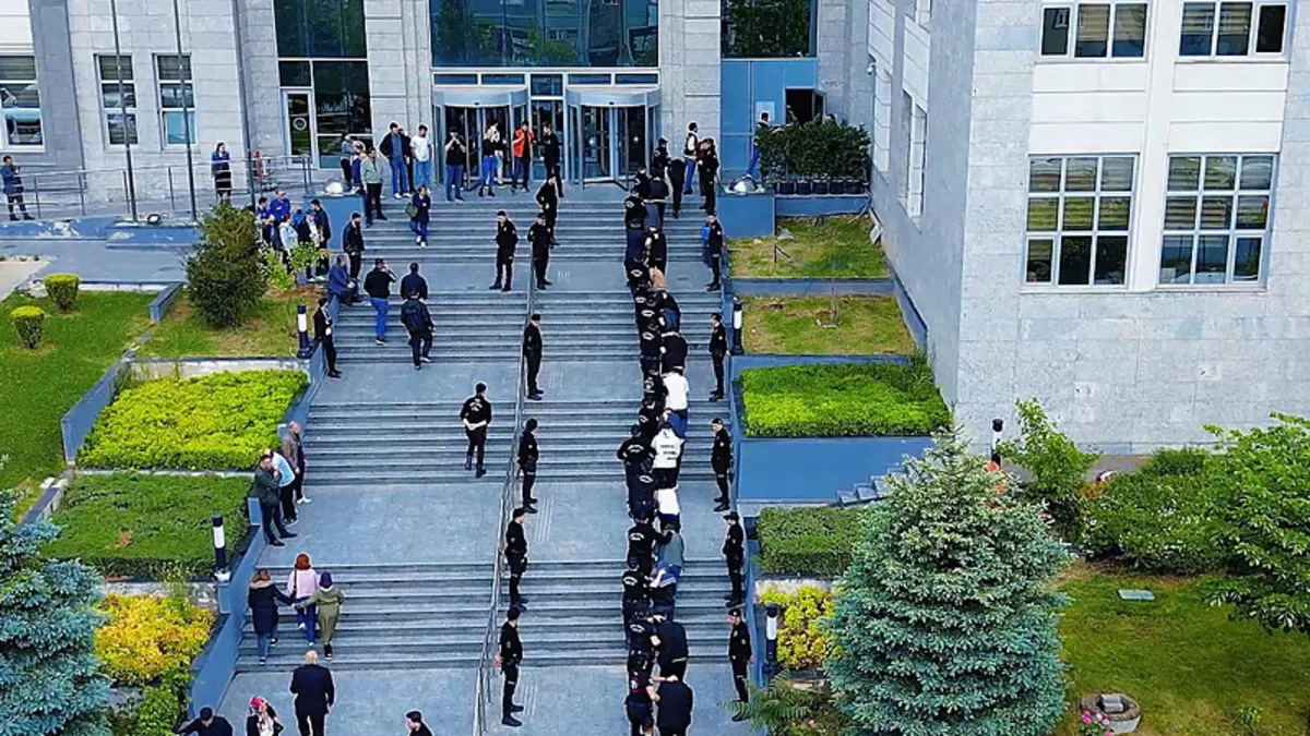 Kocaeli merkezli “sahte araç kiralama” operasyonu: 35 şüpheli tutuklandı Kocaeli merkezli “sahte araç kiralama” operasyonu: 35 şüpheli tutuklandı