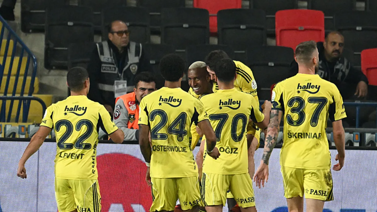 CANLI | Fenerbahçe, Çaykur Rizespor deplasmanında! Tedesco’nun 11 tercihi belli oldu… CANLI | Fenerbahçe, Çaykur Rizespor deplasmanında! Tedesco’nun 11 tercihi belli oldu…