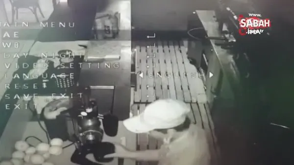 İstanbul 'da girdiği iş yerinde 'portakal suyu' sıkıp içen pişkin hırsız kamerada | Video