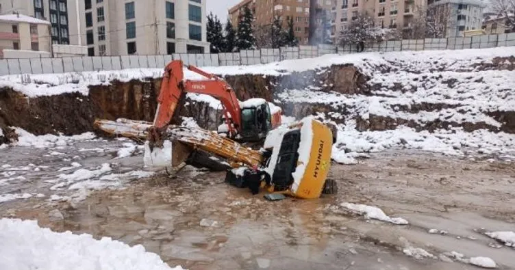 Ataşehir’de kepçe suya gömüldü! Operatörden acı haber