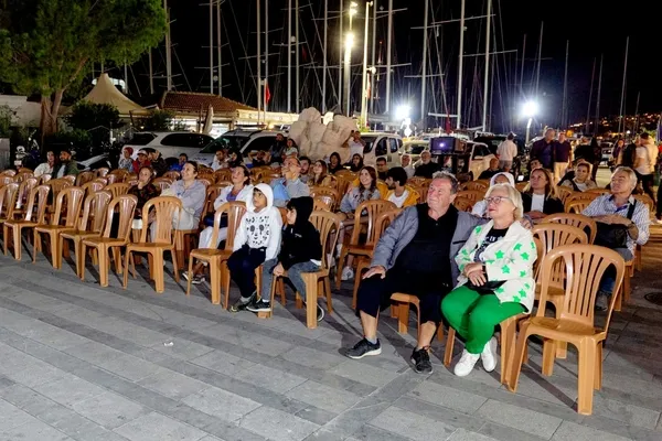 bandirma-fuze-kulubunun-ozel-gosterimi-10-bodrum-turk-filmleri-haftasi-kapsaminda-bodrumda-yapildi-1664180054576.jpg