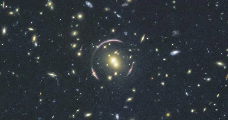 Yüzlerce galaksiden oluşan ‘kozmik göz’