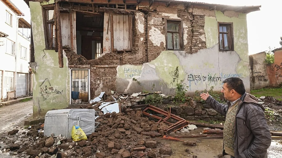 Balıkesir’deki depremin yaraları sarılıyor! AFAD duyurdu: Afet bölgesine dev ödenek Balıkesir’deki depremin yaraları sarılıyor! AFAD duyurdu: Afet bölgesine dev ödenek