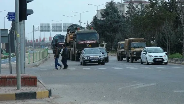 Sınıra askeri sevkiyat devam ediyor