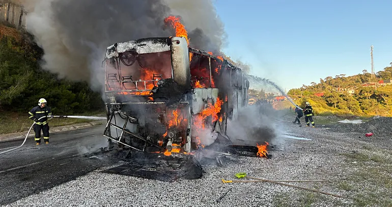 Marmaris’te tur otobüsü alevlere teslim oldu
