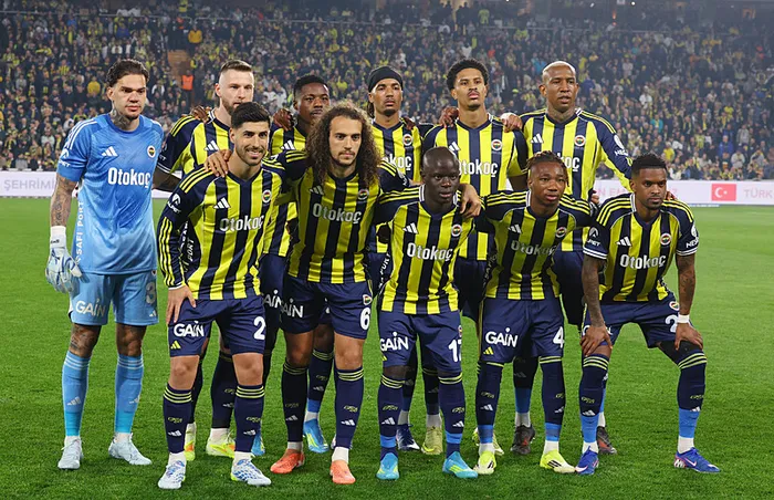 canli-super-ligde-fenerbahce-besiktas-derbisi-1775410141067.jpeg
