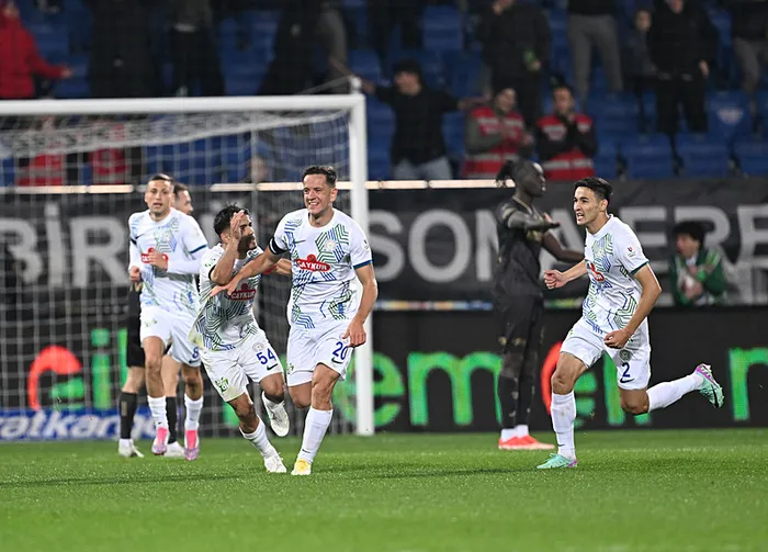 karadeniz-derbisinde-kazanan-crizespor-trabzonspordan-ust-uste-3maglubiyet-1731176403552.jpeg