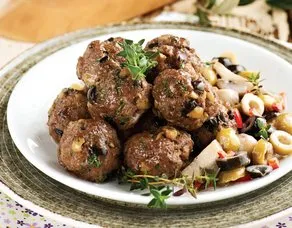 Zeytinli Mantar Sote Eşliğinde Zeytinli Köfte