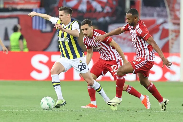 Fenerbahçe’nin iki yıldızını topa tuttu! Gecenin en çok konuşulan isimleri oldular