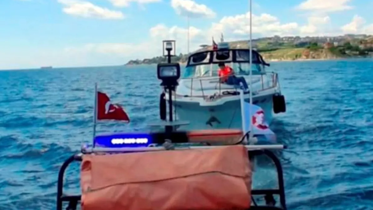 Beylikdüzü önlerinde makine arızası nedeniyle sürüklenen tekne kurtarıldı Beylikdüzü önlerinde makine arızası nedeniyle sürüklenen tekne kurtarıldı