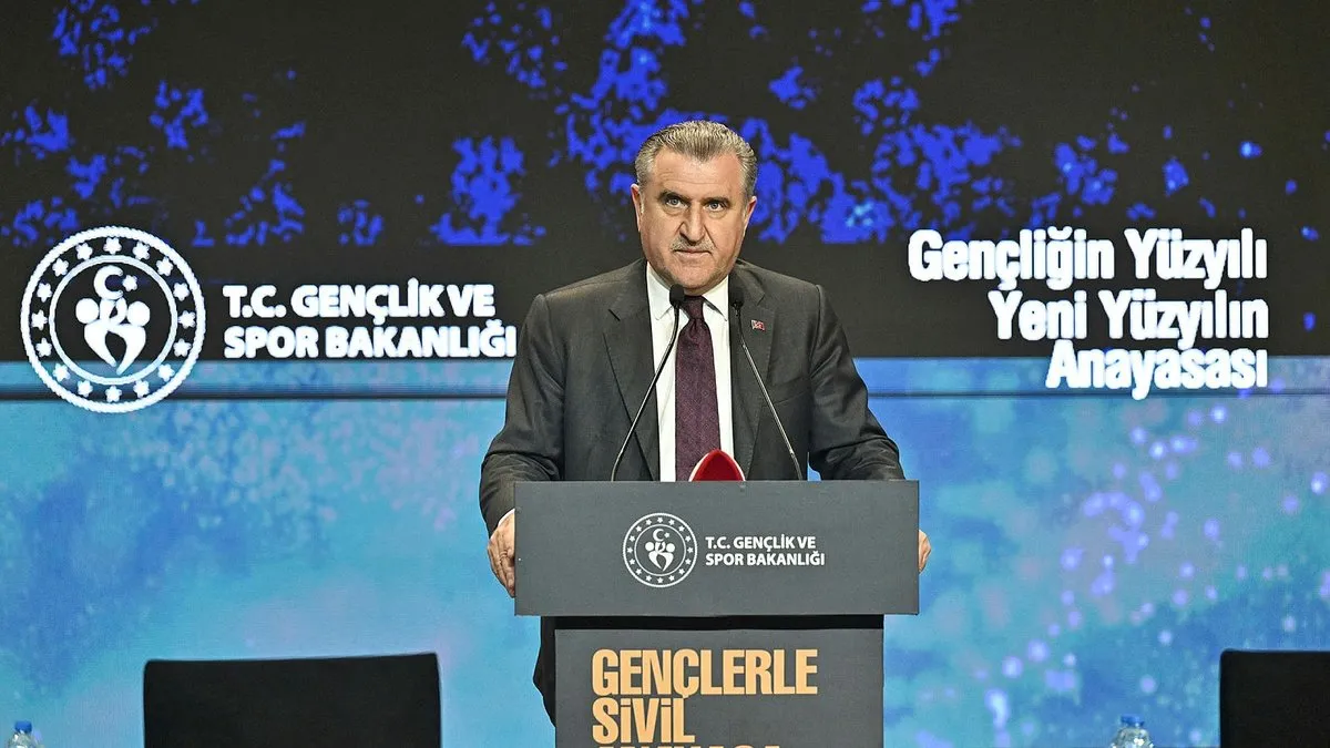 Gençlik ve Spor Bakanı Osman Aşkın Bak Dursun Özbek'i tebrik
