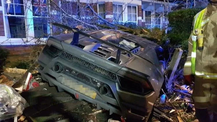 Michail Antonio, Lamborghini ile kaza yaptı