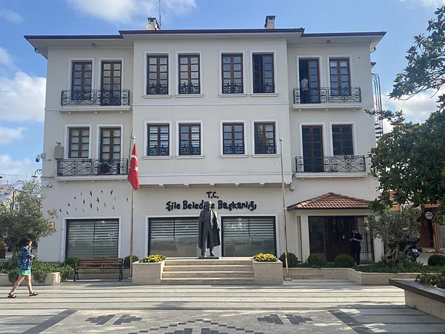 sile-belediye-baskani-ozgur-kabadayi-ve-4-supheli-hakkinda-tutuklama-talebi-1752431774989.jpeg Şile Belediye Başkanı Özgür Kabadayı ve 4 şüpheli tutuklandı