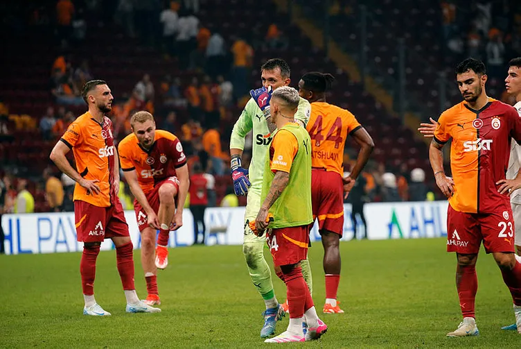Okan Buruk’tan dev neşter! Galatasaray’da 6 ismin bileti kesildi