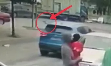 Sultangazi’de silahlı saldırı! Araçla gelip kaldırımdaki 4 kişiye mermi yağdırdılar