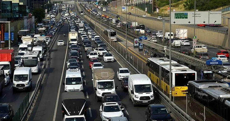 İstanbul’da kısıtlama öncesi aynı tablo! Trafik yoğunluğu...