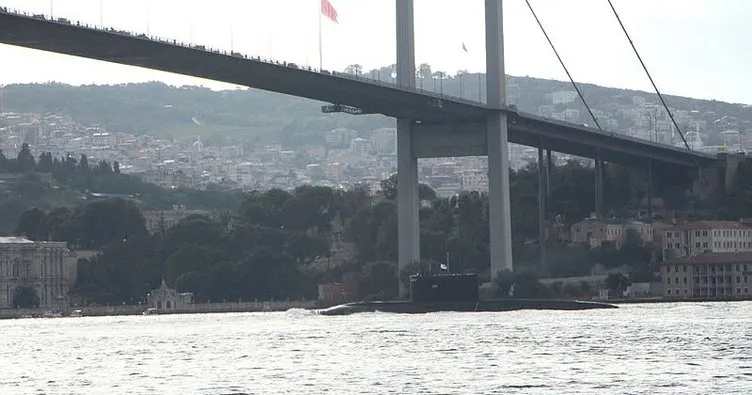 Rus denizaltı İstanbul Boğazı’ndan geçti
