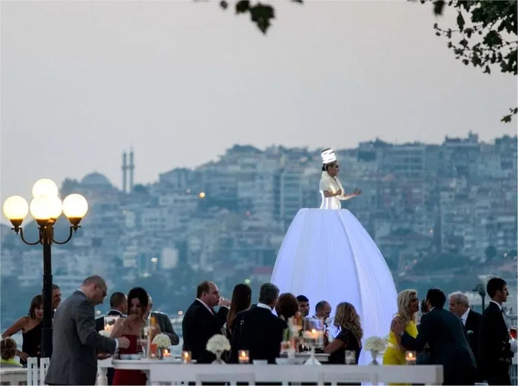 Türkiye’de düğünümüz var, bekleriz