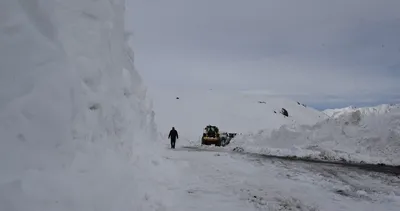 Hakkari’de 143 yerleşim yerinin yolu ulaşıma açıldı #hakkari