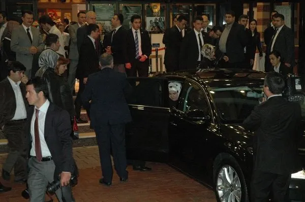 'Huzur Sokağı' tiyatro sahnesinde