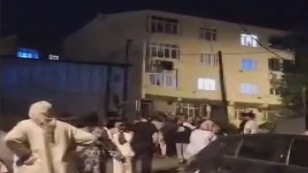 Sultangazi’de tekmeli yumruklu kavga! Kurban eti hırsızlığı sokağı birbirine kattı: 1 yaralı Sultangazi’de tekmeli yumruklu kavga! Kurban eti hırsızlığı sokağı birbirine kattı: 1 yaralı