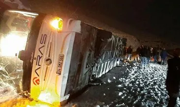 Kars’ta yolcu otobüsü devrildi: 4 ölü, 18 yaralı #kars