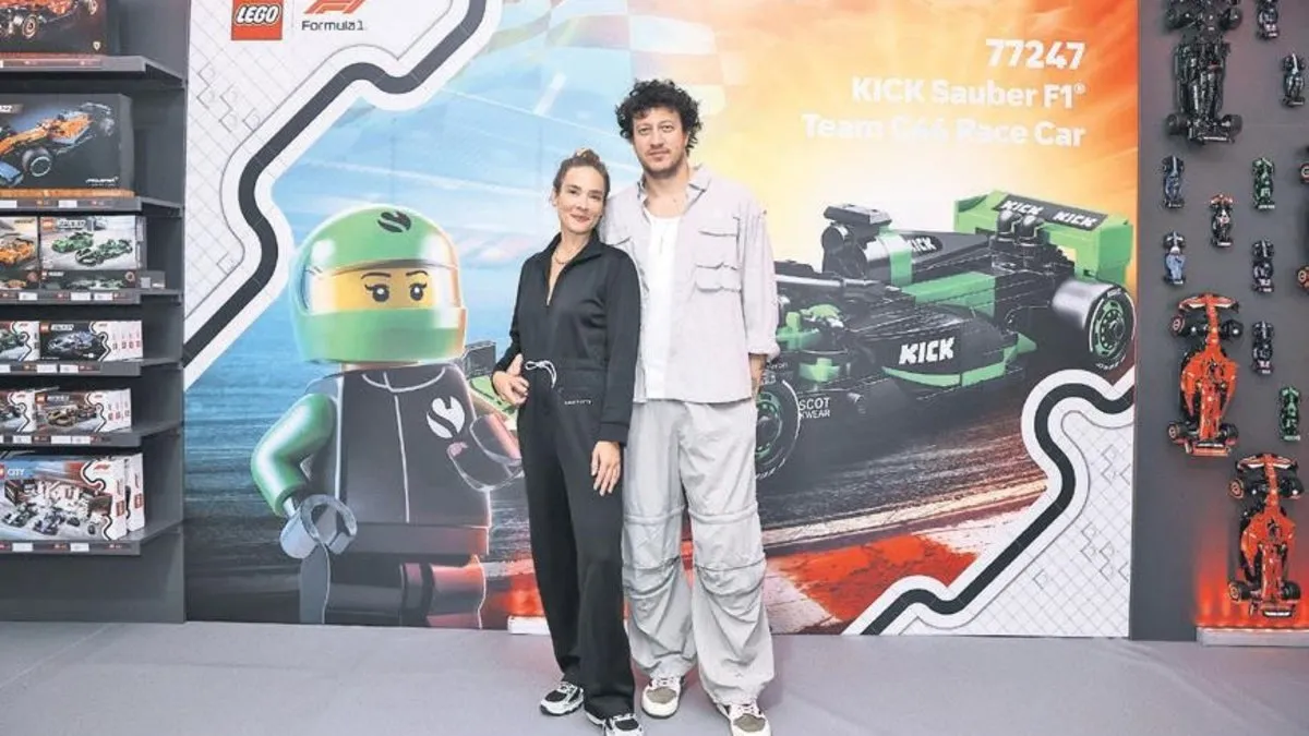 Ünlüler çocuklarıyla Formula 1 deneyim alanında buluştu Ünlüler çocuklarıyla Formula 1 deneyim alanında buluştu