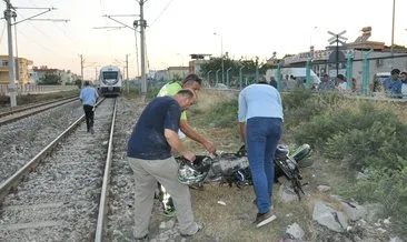 Yolcu treni motosiklete çarptı