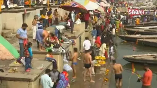Binlerce Hindu Covid-19'a rağmen Ganj Nehri'ne girdi | Video