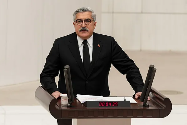 ak-partili-yaymandan-dikkat-ceken-sozler-milletimiz-diyor-ki-bu-deprem-almanyada-fransada-olsaydi-o-bolge-ayag-1738742415371.jpeg