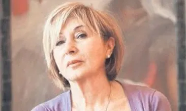 Ayşe Kulin, Urla’da yeni kitabını imzalıyor