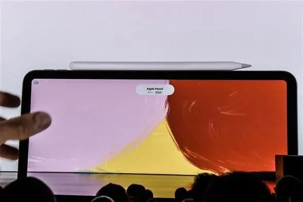 Apple yeni ürünlerini tanıttı