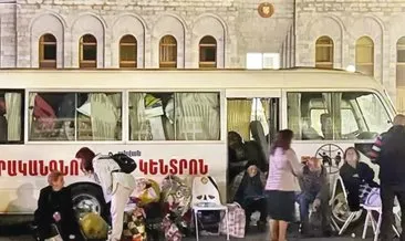 Karabağ’da bir devrin sonu! Son otobüs de bölgeyi terk etti: İşte tarihi kare!