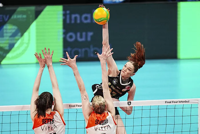 cev-sampiyonlar-liginin-finalindeki-turk-derbisinde-vakifbank-sampiyon-eczacibasi-dynavit-maglup-1777832611739.jpeg