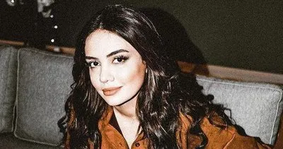 Mehmet Ali Erbil’in taciz mesajlarını ifşa ederek gündeme gelen Ece Ronay evlenmişti… Genç şarkıcı karnı burnunda poz verdi sosyal medya yıkıldı