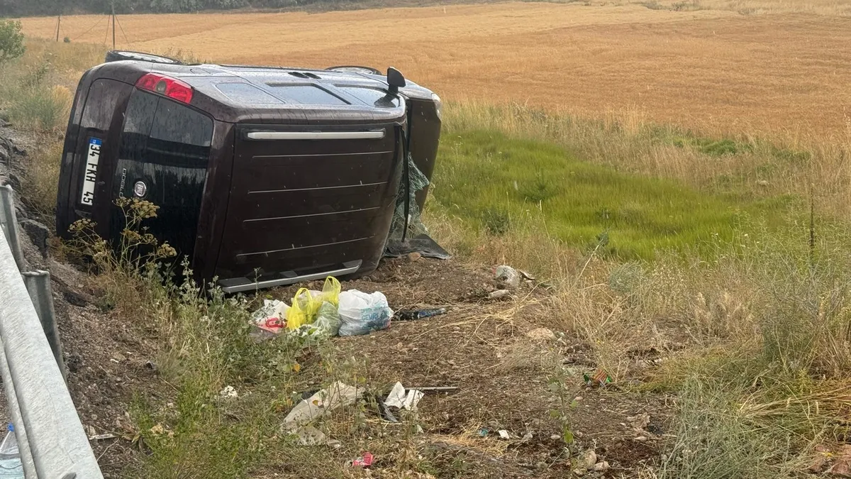 Sivas’ta hafif ticari araç devrildi: 6 yaralı Sivas’ta hafif ticari araç devrildi: 6 yaralı