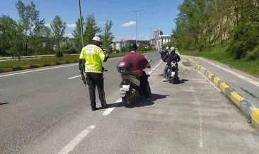Motosiklet sürücüsünün tehlikeli hareketleri kamerada: Yürekleri ağza getirdi! #kastamonu