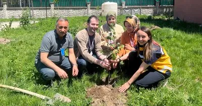 Ağrı’daki hastane bahçelerinde cilt kanserine dikkat çekmek için fidanlar yeşeriyor #agri