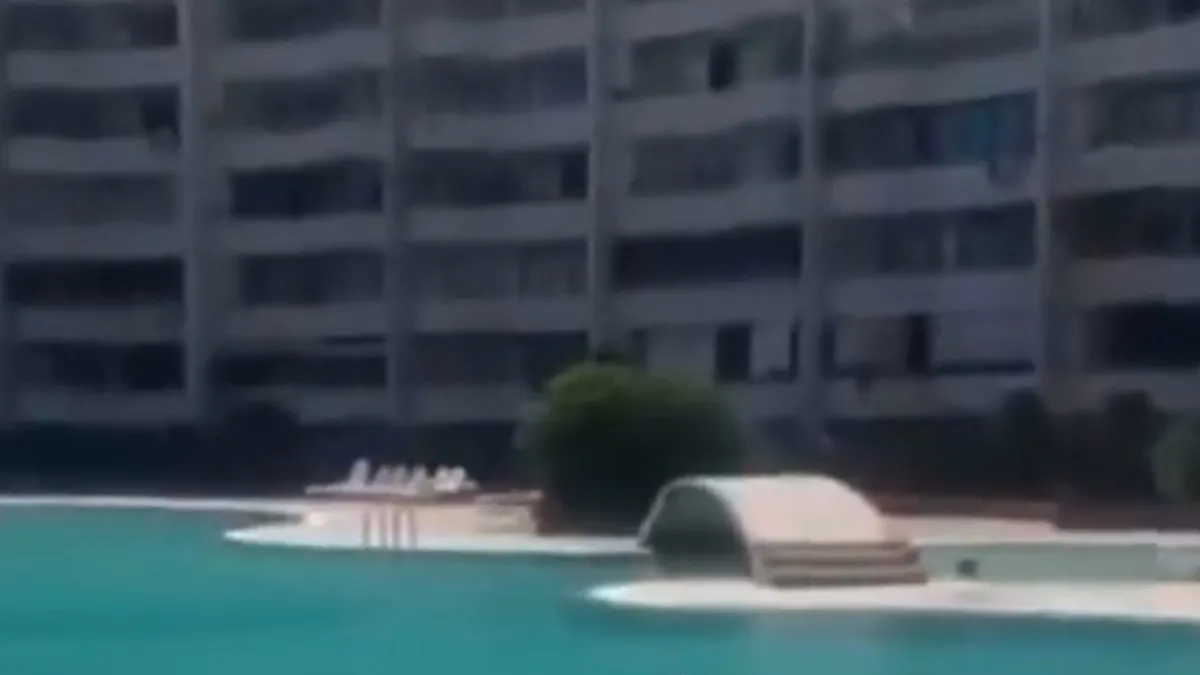 Mersin'de tesettürlü bir kadının havuz yasağına ilişkin site yöneticileri hakkında çıkarılan yakalama kararını gösteren temsili görsel.