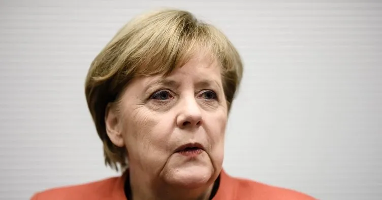 Almanya’da Sosyal Demokrat Parti üyeleri Merkel’le koalisyona onay verdi!