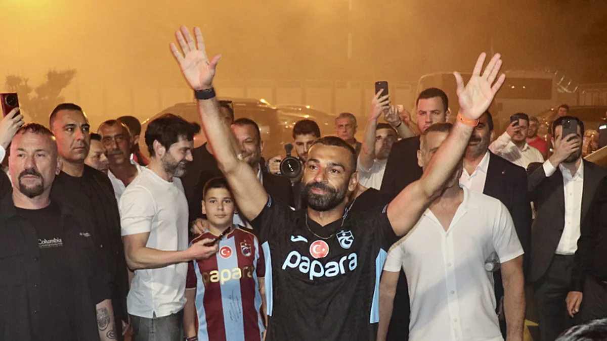 SON DAKİKA | Muhammed Salah taraftarla buluşuyor! Trabzonspor yeni transferine imza töreni düzenliyor haber görseli