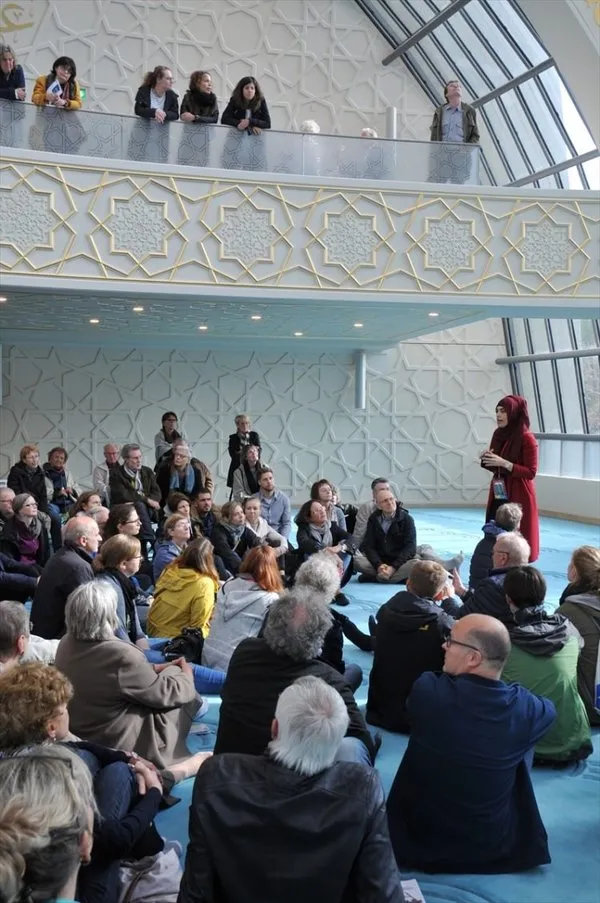 Köln Merkez Camii'ne Almanlardan yoğun ilgi