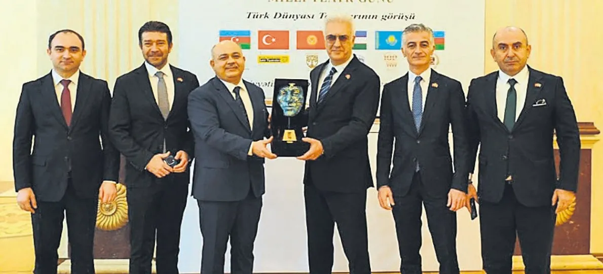 Tiyatronun ışığı Bakü’de yandı